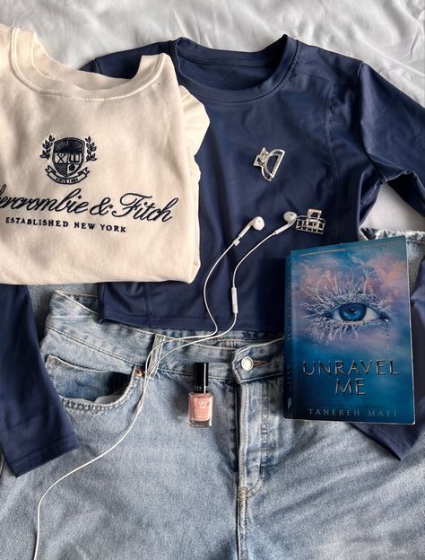 Abercrombie And Fitch Outfits, Blue Top Outfit, Abercrombie And Fitch Outfit, Abercrombie Outfits, Converse Outfit, Tahereh Mafi, Navy Blue Top, Outfits With Converse, Abercrombie And Fitch Jeans