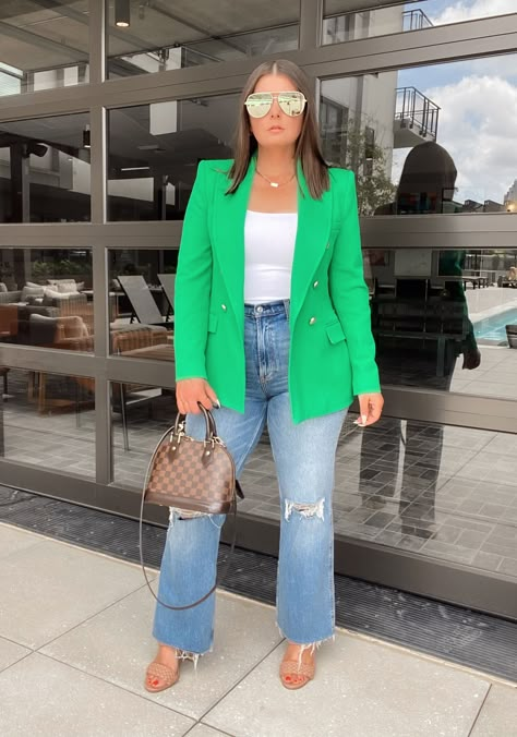 Women Green Blazer Outfit, Outfits With Green Blazers For Women, Styling Green Blazer Women, Jeans With A Blazer For Women, Coloured Blazer Outfit, How To Style A Green Blazer, Green Blazer And Jeans Outfit, Curvy Blazer Outfit, Green And White Outfits For Women