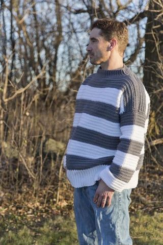 Crochet Bulky Sweater, Crochet Striped Sweater Pattern Free, Masculine Crochet, Knitting Machine Sweater, Crochet Pullover Pattern, Crochet Sweater Design, Crochet Sweater Free, Yarn Creations, Crochet Men