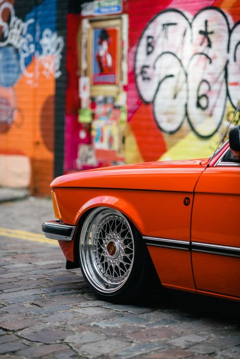 Car Panning Photography, Retro Car Photography, Urban Car Photography, City Car Photography, Cars Photography Ideas, Automotive Photography Ideas, Creative Car Photography, Car Meet Photography, Car Photography Angles