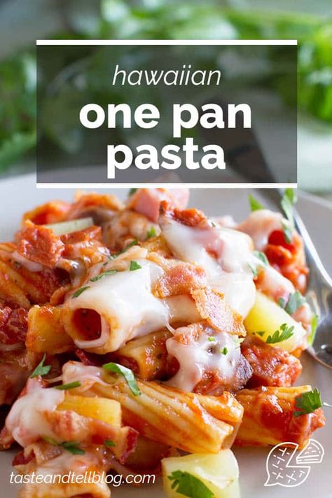 Keep dishes to a minimum with this easy Hawaiian One Pan Pasta with the flavors of a Hawaiian pizza – ham, bacon, pineapple and gooey cheese. Hawaiian Pasta, Bacon Pineapple, Pan Pasta, Taste And Tell, Great Dinner Ideas, One Pan Pasta, Iron Chef, Gooey Cheese, Delish Recipes