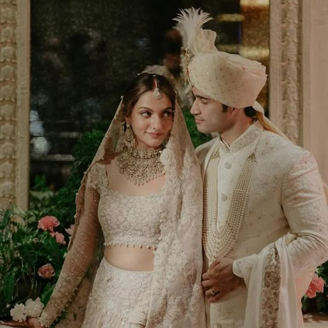 The Basics Woman | Suchita A Mukerji on Instagram: "The Gagranis 🤍" Mehendi Couple Poses, Ombre Lehenga, Indian Wedding Pictures, Rajasthani Bride, Affan Waheed, Bridal Entry, Indian Wedding Poses, Indian Wedding Gowns, Celebrity Bride