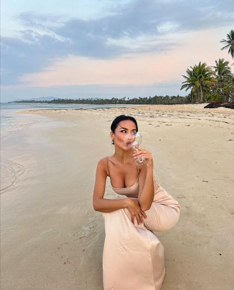 Beach Evening, Fashion Outfits Dresses, Holiday Outfits Summer, Summer Poses, Glam Photoshoot, Outfits Dresses, Summer Vacation Outfits, Beach Birthday, Short Homecoming Dress