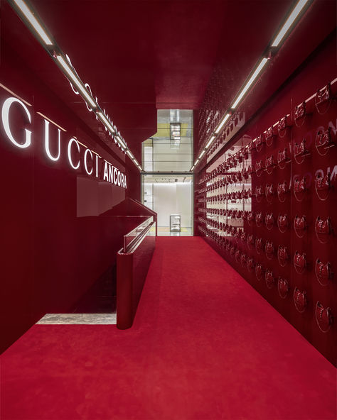 Milano, Ancora. Embodying the vision of Sabato De Sarno, the fully renovated flagship in Via Monte Napoleone features a special Rosso Ancora room with an exclusive preview of the Spring Summer 2024 collection. Milan Store, Lacquered Walls, Exhibition Room, Lucio Fontana, Gucci Store, Gucci Gifts, Contemporary Luxury, Venetian Glass, Flagship Store