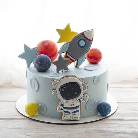 Astronaut Cake Design, 3 2 1 Blast Off Birthday Cake, Astraunaut Cake, Simple Space Theme Cake, Space Birthday Cake Boys, Birthday Cake For Toddler Boy, Space Theme Cakes, Cake For 5 Year Boy, Outer Space Cakes For Kids