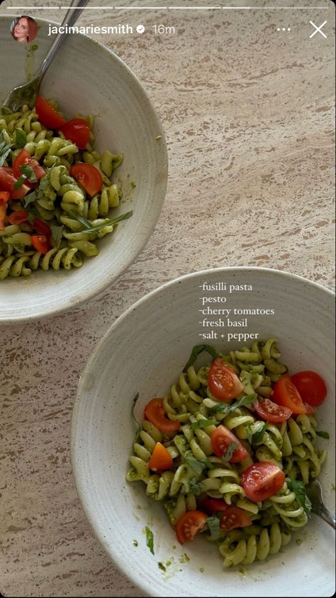 Fusili, pesto, cherry tomatoes, fresh basil, salt & pepper Easy Yummy School Lunches, Cooking Ideas Aesthetic, Pesto Pasta Ideas, Easy Uni Meals, Pesto Pasta Aesthetic, Pesto Aesthetic, Pesto Pasta With Tomatoes, Lunch Ideas School, Vegan School Lunch Ideas