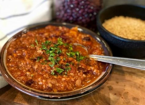 The Best Vegetarian Chili via @marthamckinnon Zero Point Chili, Healthy Vegetarian Chili, Ww Vegetarian, Meatless Chili Recipe, Weight Watchers Vegetarian, Meatless Chili, Vegetarian Chili Recipe, Ww Recipe, Ww Freestyle