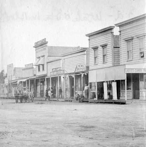 Ca History, Dirt Roads, California History, Hollywood Boulevard, Vintage Los Angeles, Central Business District, Pacific Palisades, Vintage California, City Of Angels