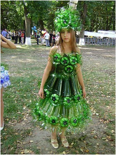 Recycled Costumes, Trash Fashion, Recycled Outfits, Plastic Bottle Art, Recycled Dress, Diy Kostüm, Plastic Bottle Crafts, Diy Home Decor Bedroom, Recycled Fashion