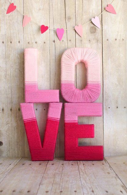 Yarn Letters, Saint Valentin Diy, Valentines Bricolage, Diy Valentine's Day Decorations, The Word Love, Valentines Decor, Dekor Diy, Diy Yarn Crafts, Diy Letters