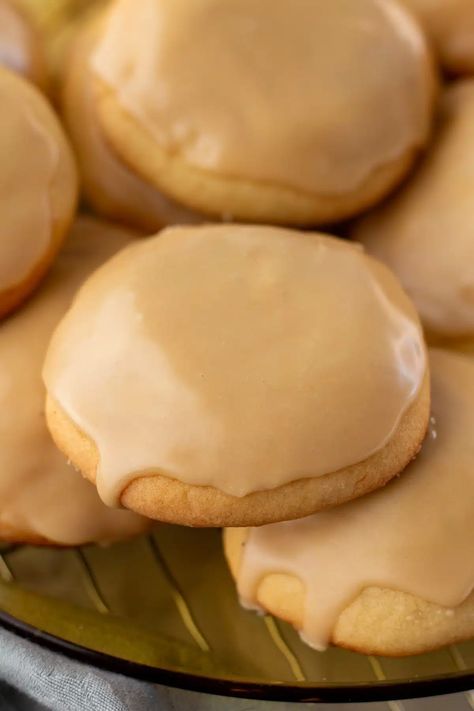 Soft Maple Cookies With Brown Butter Frosting, Taste Of Home Maple Cookies, Pumpkin Cookies With Maple Icing, Frosted Maple Cookies, Maple Frosting For Cookies, Maple Glaze For Cookies, Soft Maple Cookies, Maple Cream Filled Cookies, Maple Glazed Cookies