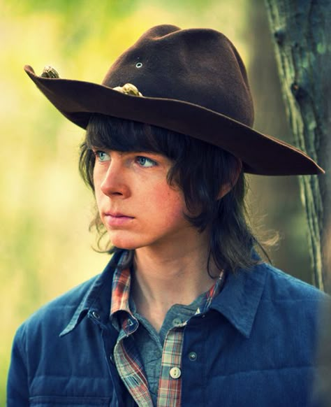 Hey, remember that time Carl used to have 2 eyes? Haha! Too soon? Carl E Enid, Carl And Enid, Carl The Walking Dead, Carl Twd, Melissa Mcbride, Chandler Riggs, Carl Grimes, Stuff And Thangs, Rick Grimes