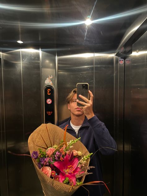 Guy With Flowers Bouquets, Men Buying Flowers, Men With Flowers Aesthetic, Boy Giving Flowers To Girl Aesthetic, Boy With Flowers Aesthetic, Birthday Boy Aesthetic, Guy With Flowers, Men With Flowers, Man With Flowers