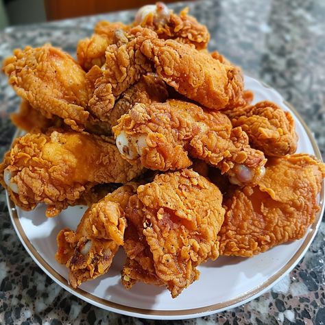 🍗🔥 Southern Fried Chicken like never before! Crispy, juicy, and simply irresistible! #SouthernComfortFood Southern Fried Chicken Ingredients: Chicken pieces (2 lbs (900 g)) Buttermilk (2 cups (480 ml)) Flour (2 cups (240 g)) Paprika (1 tsp (5 g)) Garlic powder (1 tsp (5 g)) Salt and pepper to taste Oil for frying Instructions: Marinate chicken in buttermilk for 2 hours. Mix flour, paprika, garlic powder, salt, and pepper. Dredge chicken in flour mixture and fry until golden. 🍗👀 Dive into ... Fried Chicken Aesthetic Food, Marinate Chicken In Buttermilk, Chicken In Buttermilk, Dredge Chicken, Tacos Steak, Crunchy Fried Chicken, Sushi Wrap, Fried Chicken Ingredients, Fried Chicken Legs