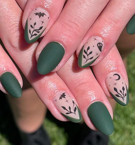 Short Halloween Nails, Matte Green Nails, Spooky Chic, Witch Nails, Witchy Nails, Korean Nail Art, Gothic Nails, Nail Art For Beginners, Goth Nails