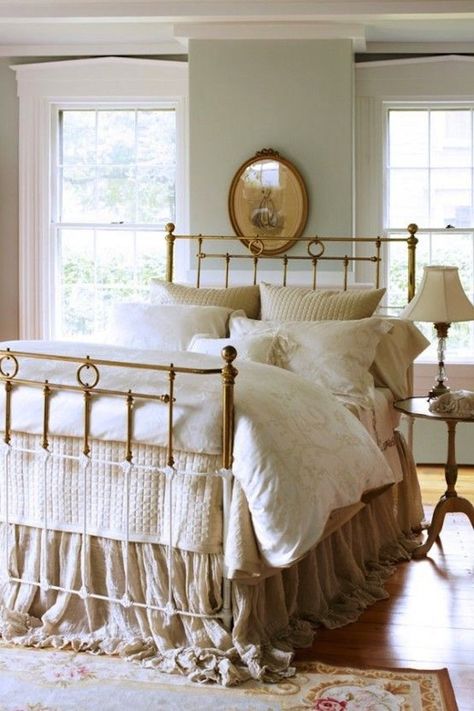 Charming Iron Bed Ideas + Tips | Artisan Crafted Iron Furnishings and Decor Blog Aesthetic Bedroom Ideas Grunge, Brass Beds, Neutral Bedroom Design, Bedding Design, Iron Beds, Cozy Sleep, Aesthetic Bedroom Ideas, Brass Bed, Iron Bed