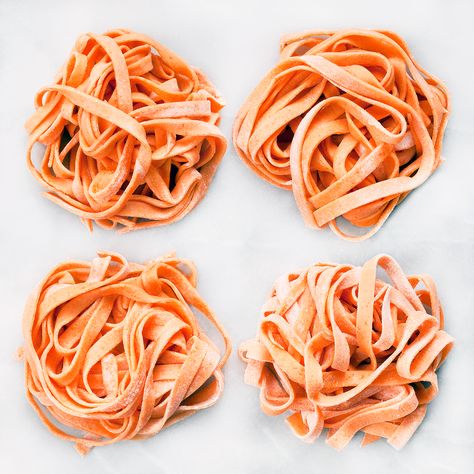 Over the last few months I’ve been hooked on fresh pasta. It’s one way I can get my son to eat more veggies because he gets so excited about the color including the brilliant, bright orang of this fresh carrot pasta. Carrot Pasta Recipe, Orange Pasta, Carrot Pasta, Rainbow Pasta, Homemade Pasta Recipe, Veggie Pasta, Pasta Dough, Pasta Noodles, Fresh Pasta