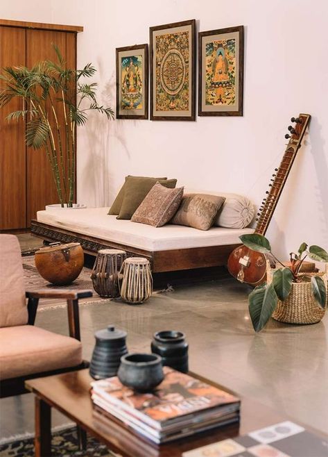 When we think of Indian design, our mind usually goes straight to architectural works. But there are in our vernacular design language, elements and features that have become almost emblematic of ethnic interior design. There are many examples, but we’ve listed some of our favorites, based on its continued popularity in contemporary homes! Image Courtesy: Image 1: Two Storey Design Studio Image 2: The Samode Haveli, Jaipur Image 3: Ishita Sitwala Indian Living Room Design, Interior Design Indian, Indian Interior Design, Indian Room, Indian Room Decor, Indian Living Room, Indian Living Rooms, India Home Decor, Indian Home Design