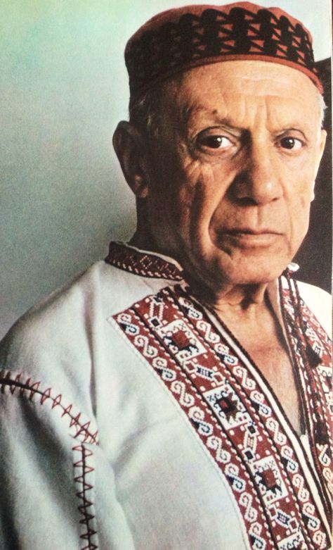 Pablo Picasso by David Douglas Duncan from his book, 'Picasso's Picasso'. The best that ever was ... ❤️ Picasso Photo, Picasso Pictures, Lorenzo Ghiberti, Picasso Cubism, Picasso Portraits, Art Picasso, Famous Portraits, Painting Brush, Picasso Art