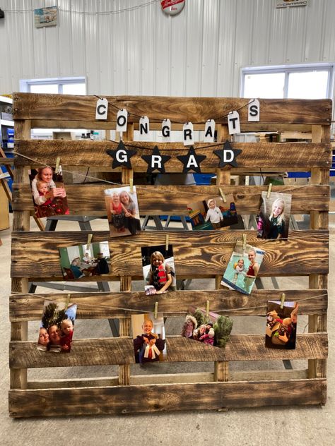 Wooden Pallet Picture Display Graduation, Photo String Display, Wood Pallet Photo Display, Pallet Photo Display, Pallet Photo Backdrop Graduation, Pallet Picture Display Graduation, Pallet Graduation Display, Pallet Backdrop Graduation, Graduation Pallet Ideas