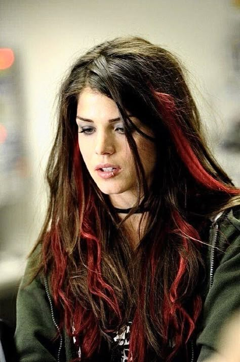 Red Hair Streaks, Hair Caramel, Red Streaks, Marie Avgeropoulos, Red Hair Inspo, Hair Color Streaks, Dark Red Hair, Red Brown Hair, Hair Streaks