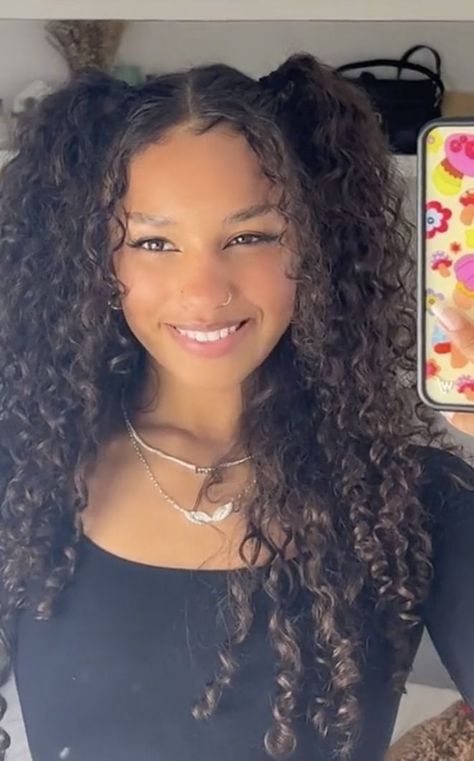 Rave Hairstyles Curly Hair, 2000s Curly Hairstyles, Curly Hairstyles Y2k, Curly Hairstyles Mixed Girl, Y2k Curly Hairstyles, Curly Hairstyle Ideas, Curly Hair Hairstyle, Curly Updos, 2000s Hairstyles