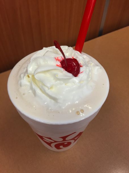 Chick Fil A Milkshake Recipe, Chick Fil A Milkshake, Milkshake Flavors, Drinks Slushies, Vanilla Milkshake Recipe, Pagan Food, Caramel Crumble, Chick Fil A Recipe, Frosted Coffee