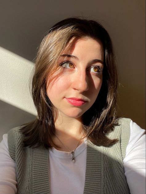 Short Brunette Straight Haircut Sun Kissed Picture Ideas, Sun Kissed Selfie Poses, Sun Selfies, Instagram Aesthetic Selfie, Aesthetic Selfie Ideas Instagram, Instagram Selfie Ideas, Aesthetic Selfie Ideas, Golden Hour Selfie, Poses Pictures