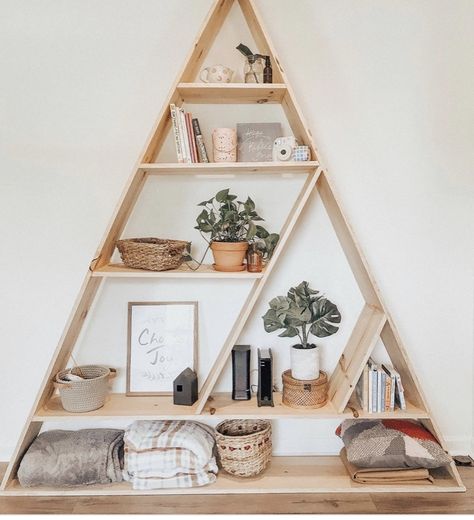 Triangle Shelf Decor, Unconventional Decor, Triangle Bookshelf, Yoga Room Design, Diy Shelving, Boho Apartment, Geometric Shelves, Woodwork Ideas, Bookshelves In Living Room