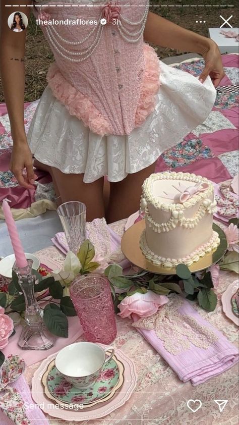 Corset Tea Party Outfit, Yea Party Attire, Marie Antoinette Picnic, Marie Antoinette Themed Party, Marie Antoinette Theme Party, Birthday Ideas With Friends, Marie Antoinette Aesthetic Party, Marie Antoinette Birthday Party, Vintage Party Aesthetic