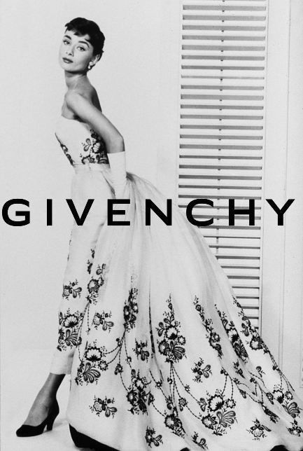 Audrey Hepburn Photos, Givenchy Fashion, Givenchy Couture, Givenchy Dress, Vintage Formal Dresses, Audrey Hepburn Style, Hepburn Style, Parisian Chic, Poster Vintage