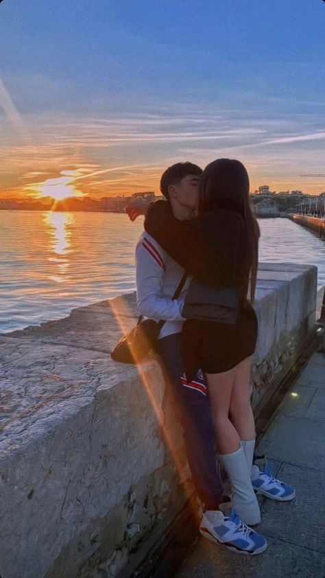 Couple Foto, Love Sunset, Aesthetic Couple, Love Friends, Couple Goals Teenagers, Couple Selfies, Couples Vibe, Cute Relationship Photos, Goals Pictures