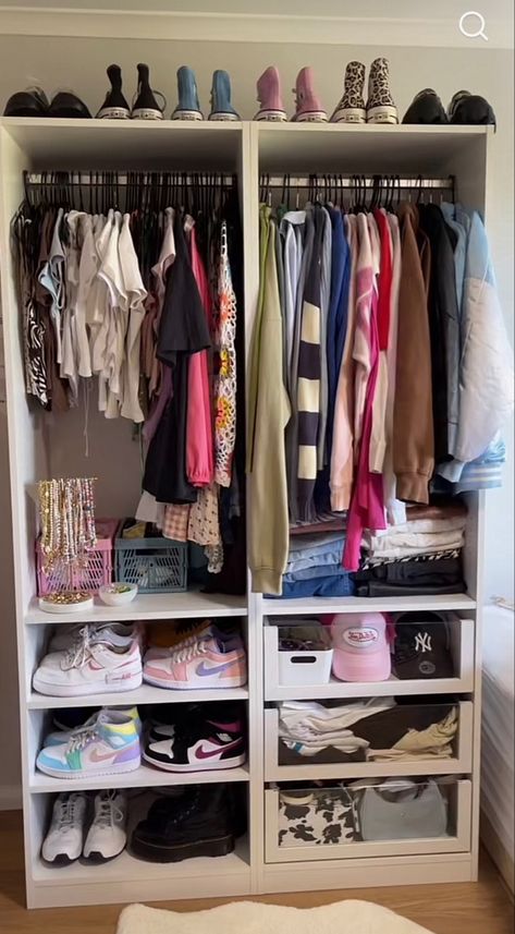 Room Wardrobe Aesthetic, Aesthetic Closets Ideas, Closets For Small Rooms, Small Closet Astethic, Small Walk In Closet Ideas Layout Plan, Full Wardrobe Aesthetic, Small Closet Organization Aesthetic, Room Clothes Storage Ideas, Closet Full Of Clothes Aesthetic