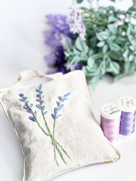 Lavender Satchel, Diy Lavender, Lavender Crafts, Lavender Pillows, Craft Tote, Embroidered Gifts, Rest And Relaxation, Easy Craft, Diy Pillows