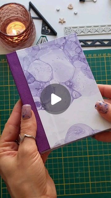 Bookbinding Ideas, Book Self, Diy Notebook Cover, Book Cover Diy, Bubble Paper, Paper Lovers, Diy Notebook, Vintage Junk Journal, Book Folding