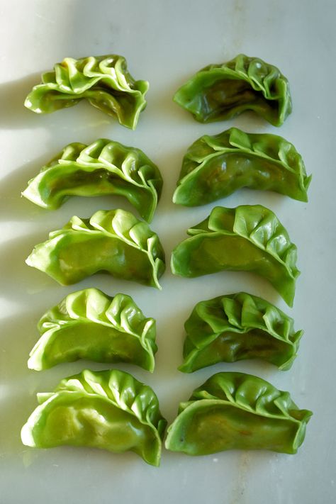 Grab a little bit of all your veggies and you can make these easy, awesome (any) veggie dumplings that are a little bit different every time. #dumplings #vegetarian Vegetarian Dumplings Recipe, Sweet Potato Cabbage, Dumplings Vegetarian, Vegetarian Dumplings, Veggie Dumplings, Cabbage Dumplings, Potato Cabbage, Garlic Ginger Chicken, Vegetarian Dumpling