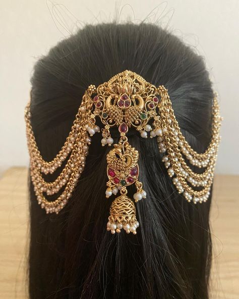 Bridal Hair Pin| Laxmi Peacocks Veni Pin. Free shipping across USA. Shop Now !! Website-www.jayashreetraditions.com #fashionjewellerysale #kundan #viraljewelry #bridaljewellery #americandiamondjewellery #americandiamondearrings #bridalmakeup #bridalinspiration #TempleCollection #NecklaceSets #nakshicollection #asianbridalmakeup #goldalikenecklace #weddingjewelry #bridaljewelry #imitationjewelry #jayashreetraditions #bayareawedding #bridalcouture#wedmegood #sanjoseindianwedding #bayareaindian... Juda Jewellery, Pakistani Hair Jewelry, Hair Accessories Indian, Fancy Hair Accessories, Indian Hair Jewelry, Indian Hair Accessories, Asian Hair Ornaments, Asian Bridal Makeup, Moon Hair