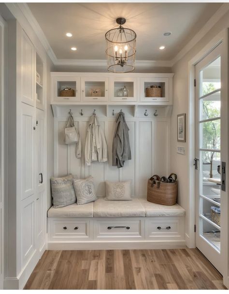 Hallway Nook Ideas, Diy Projects To Increase Home Value, Kitchen Entryway Ideas, Entryway Apartment, Split Entry Remodel, Small Mudroom Ideas, Mudroom Remodel, Entryway Decor Ideas, Mudroom Entryway