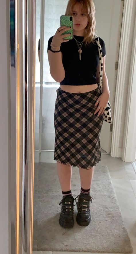 #summerfit #outfit #outfitinspo #newrock Spring Outfits Alternative, Summer Outfits Alternative, Alternative Summer Outfits, Summer Alt Outfits, Midi Skirt Outfit Aesthetic, Tartan Skirt Outfit, Basics Outfit, French Girl Aesthetic, Midi Skirt Outfit