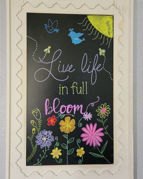 Fresh Flowers Chalkboard Sign, Spring Retail Chalkboard Signs, May Chalkboard Art Ideas, Decorative Chalkboard Ideas, Garden Chalkboard Art, Flower Shop Chalkboard Ideas, Boutique Chalkboard Signs Spring, Chalk Boarder Designs Spring, Spring Blackboard Ideas