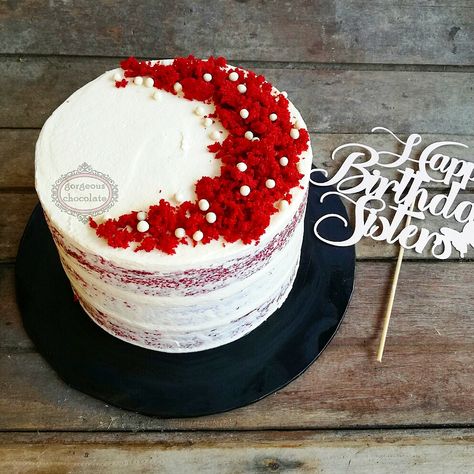 White Red Velvet Cake, Redvelvet Cake Designs, Simple Red Velvet Cake Designs, Red Velvet Cake Decoration Ideas, Redvelvet Cake Design, Red Velvet Cake Design, Choco Moist Cake, Naked Red Velvet Cake, Red Velvet Naked Cake