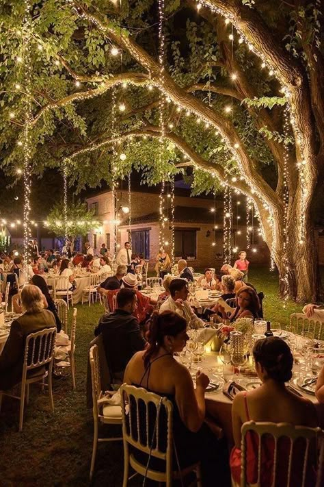 String Lights Outdoor Wedding, Event Planning Guide, Unusual Wedding Venues, Selfie Snapchat, Romantic Wedding Ceremony, Unusual Weddings, Rustic Wedding Decorations, Unique Wedding Decor, Garden Wedding Decorations