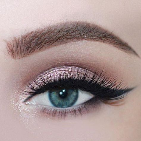 Rosa Make-up, Make Up Designs, Wedding Hairstyles And Makeup, Summer Eyes, Wedding Makeup Tips, Makeup Secret, Make Up Inspiration, Glitter Eye Makeup, Beautiful Blue Eyes