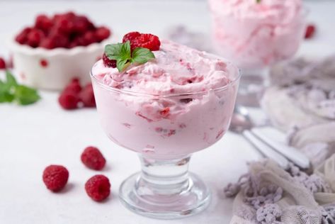 This lovely raspberry cheesecake fluff is an easy Keto 5-ingredient dessert you can prepare using just a few simple ingredients you probably already have in... Raspberry Cheesecake Fluff, Raspberry Jello Salad, Vanilla Jello, Jello Fruit Salads, Cheesecake Fluff, 5 Ingredient Desserts, Jello With Fruit, Creamy Fruit Salads, Easiest Recipes