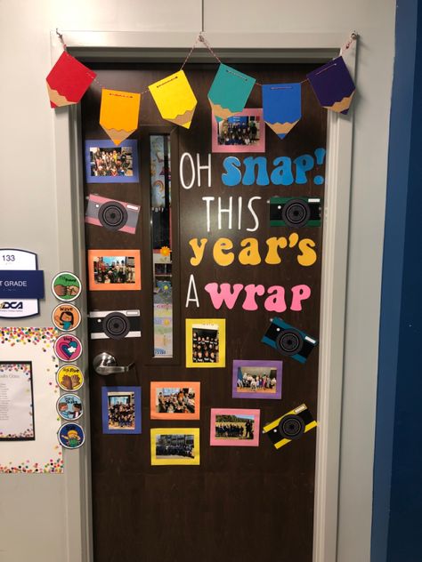 “Oh snap! this years a wrap” on classroom door with cameras and pictures of class. Oh Snap Door Decoration, New Year Daycare Door, Classroom New Year Decorations, New Year Door Ideas For Classroom, End Of School Year Classroom Door, End Of School Door Decorations, End Of School Year Door Decorations, End Of Year Door Decor, End Of Year Classroom Door Ideas