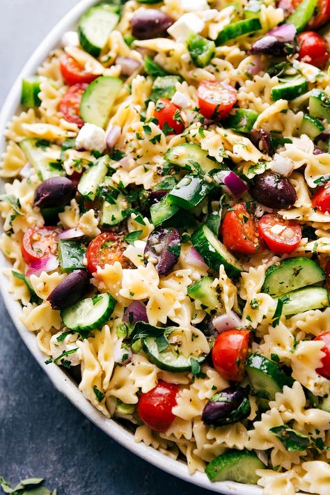 Greek pasta salad recipe is loaded with tomatoes, cucumbers, kalamata olives, red onion, green pepper, and plenty of feta cheese. This is the perfect weeknight dinner or dish to bring to a potluck! Recipe via chelseasmessyapron #withfeta #dressing #easy #recipe #healthy #cold #foracrowd #greek #pasta #salad Red Pepper Pasta Salad, Cold Greek Pasta Salad, Pasta Salads Healthy, Pasta Salad With Olives, Cold Pasta Salad Recipes Healthy, Greek Pasta Salad Dressing, Greek Pasta Salad With Feta, Pasta Salad Dressing Recipe, Greek Chicken Pasta