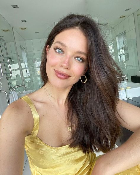 Emily Didonato Natural Smokey Eye Makeup Tutorial, Emily Didonato Instagram, Natural Smokey Eye Makeup, Best Core Workouts, Natural Smokey Eye, Emily Didonato, Smokey Eye Makeup Tutorial, First Video, Smokey Eye Makeup