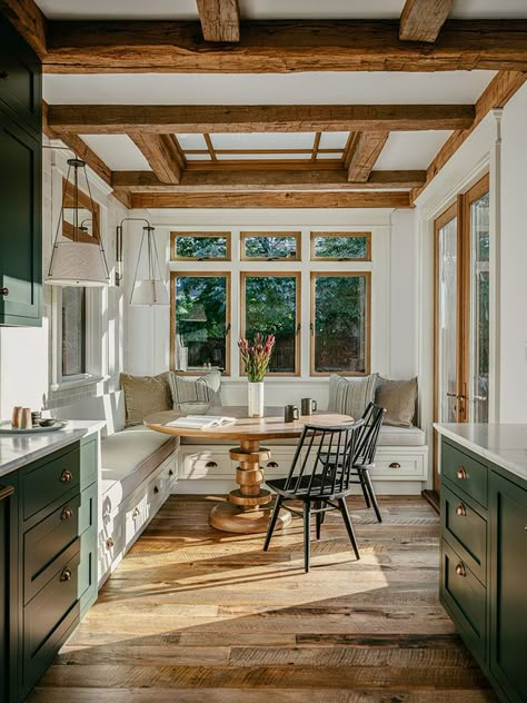 20 Innovative Breakfast Nook Ideas to Pick From Croissants Breakfast, Dapur Rustic, Interior Design Per La Casa, Craftsman Style Home, Surf Shack, Craftsmen Homes, Lifestyle Ideas, Decor Minimalist, Breakfast Nook