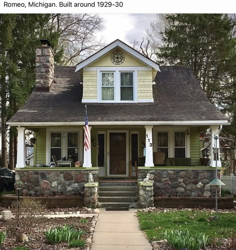 1920s Home Exterior, 1920s Bungalow Exterior, 60s House Exterior, American House Exterior, Old Bungalow, American Bungalow, Home Decor Exterior, 60s House, 80s House