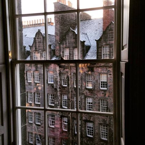 Classical Apartment, Dark Academia Apartment, Romantic Apartment, Scotland Aesthetic, Apartment Exterior, True Homes, Flat Interior, London Flat, Apartment Aesthetic